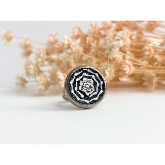 Micromosaic Floral Black & White Maze Motif Silver Toned Vintage  Ring - sz 5 - Picture 7 of 9